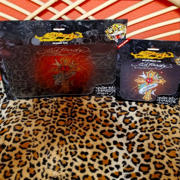NWT Ed Hardy Limited Edition Love Cross Notebook Skin & Tattoo Mouse Pad - Picture 1 of 6